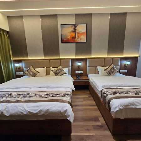 Hotel Fortune Ayodhya Buitenkant foto