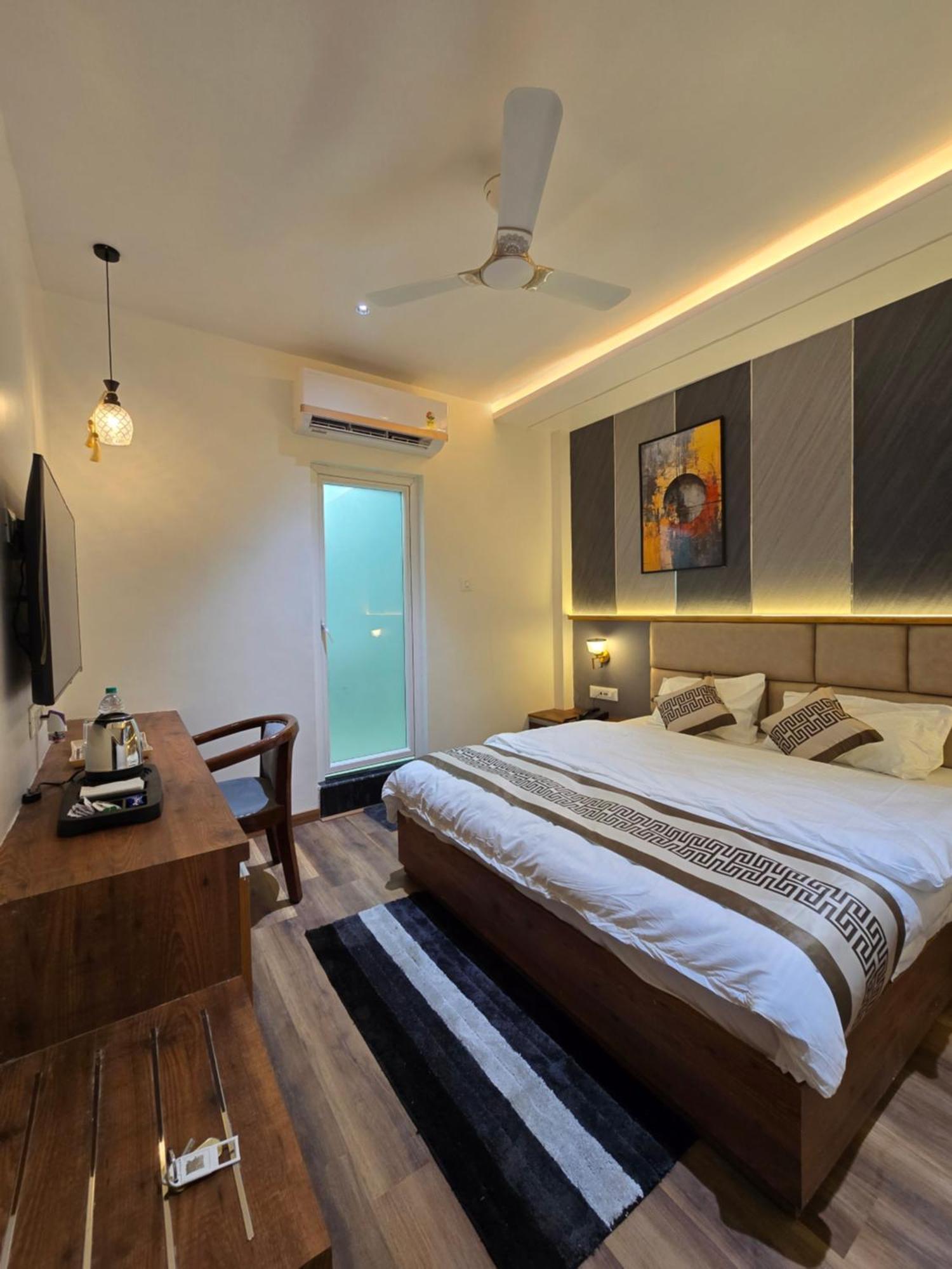 Hotel Fortune Ayodhya Buitenkant foto