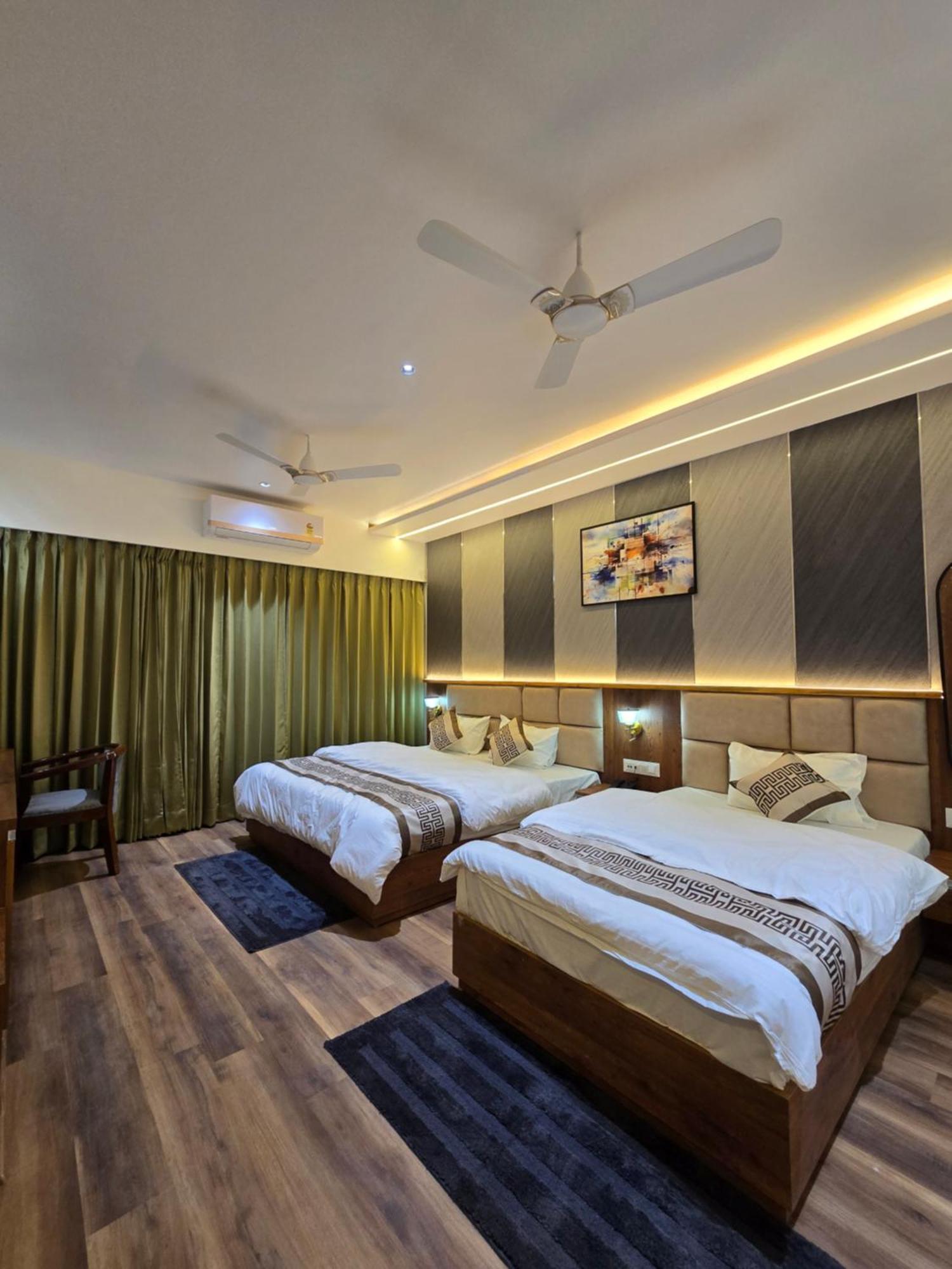 Hotel Fortune Ayodhya Buitenkant foto