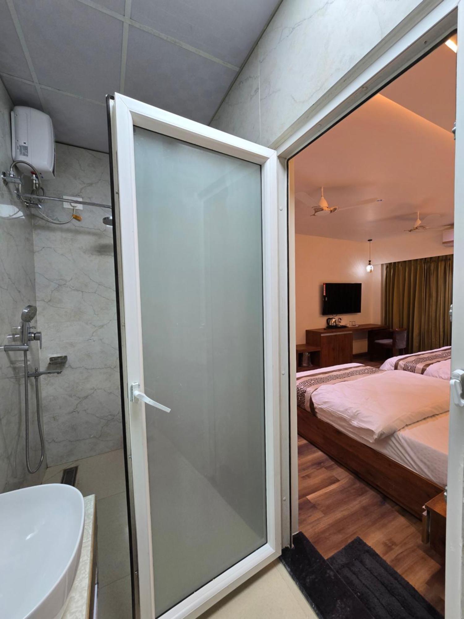 Hotel Fortune Ayodhya Buitenkant foto