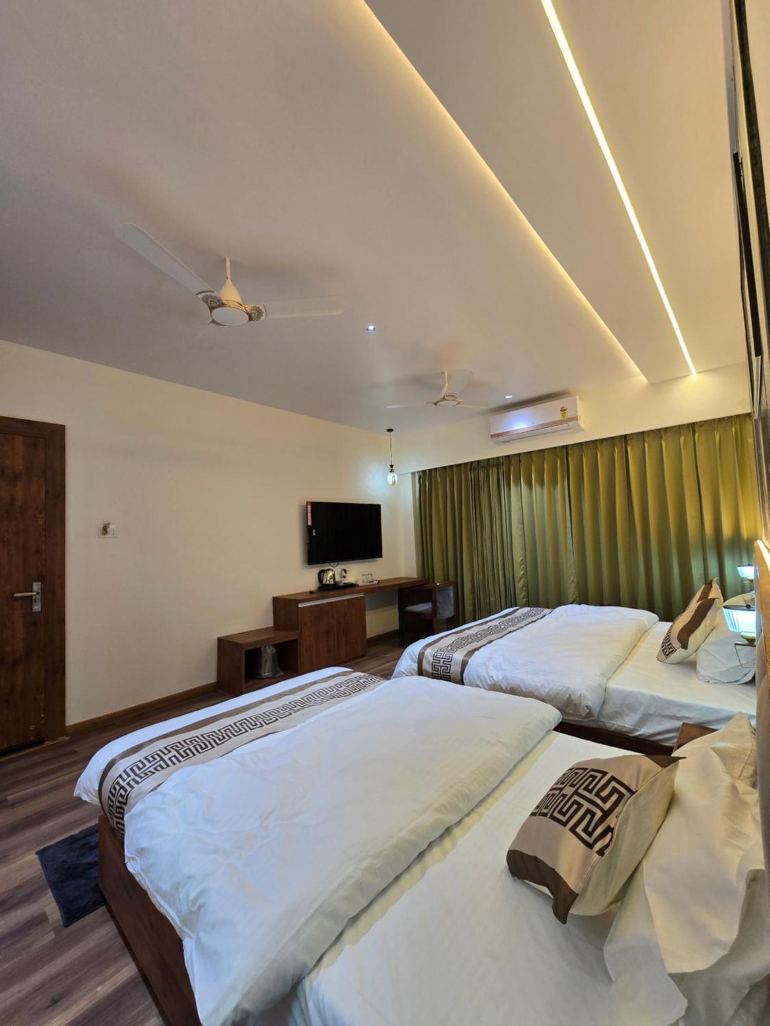 Hotel Fortune Ayodhya Buitenkant foto