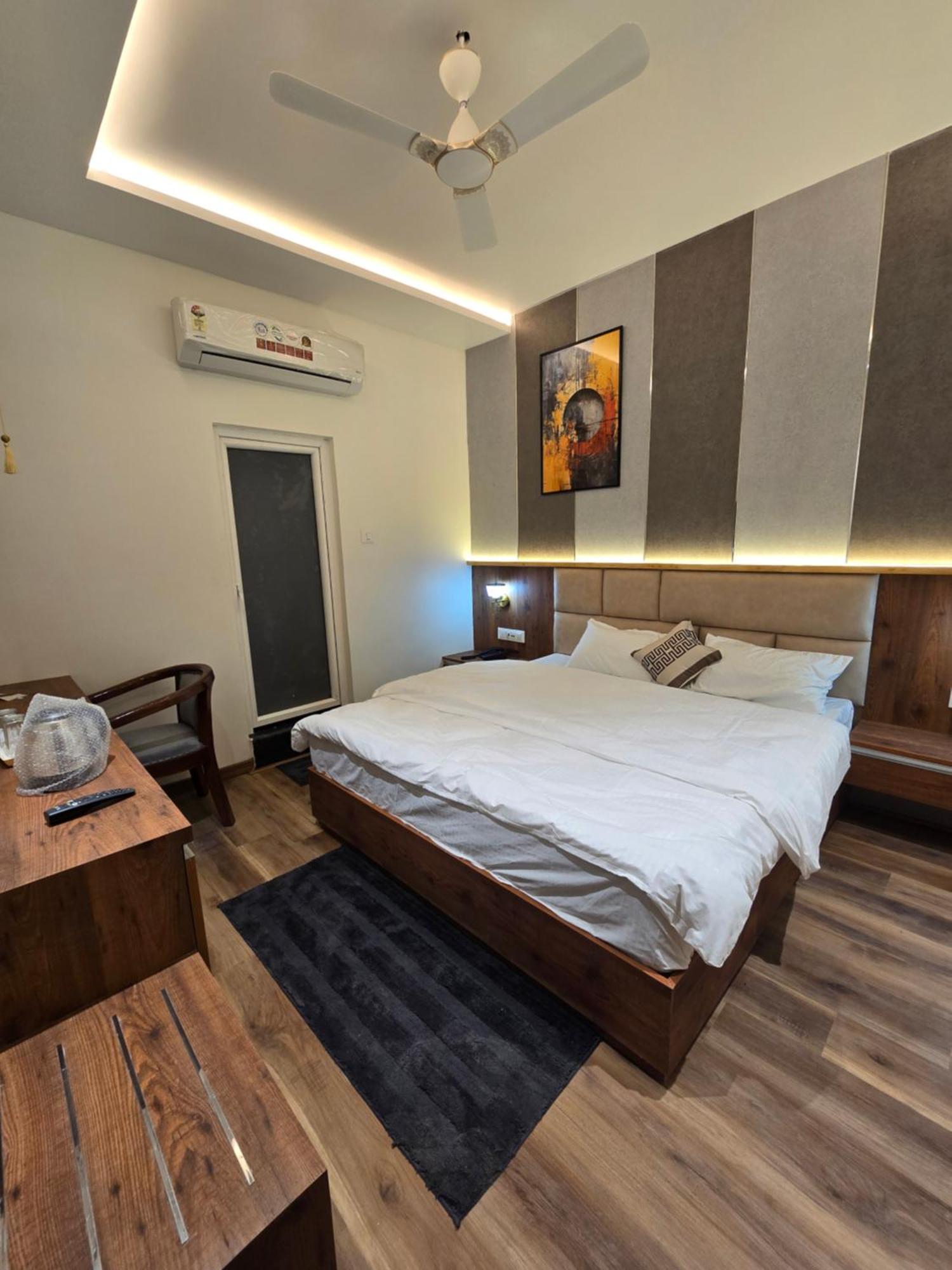 Hotel Fortune Ayodhya Buitenkant foto