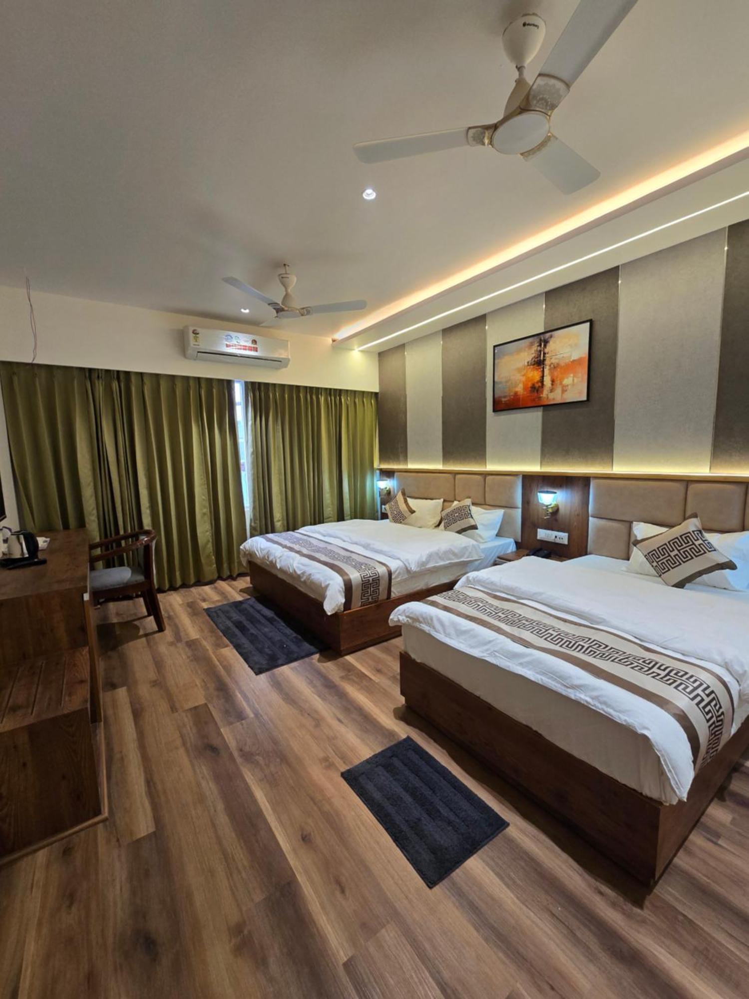 Hotel Fortune Ayodhya Buitenkant foto